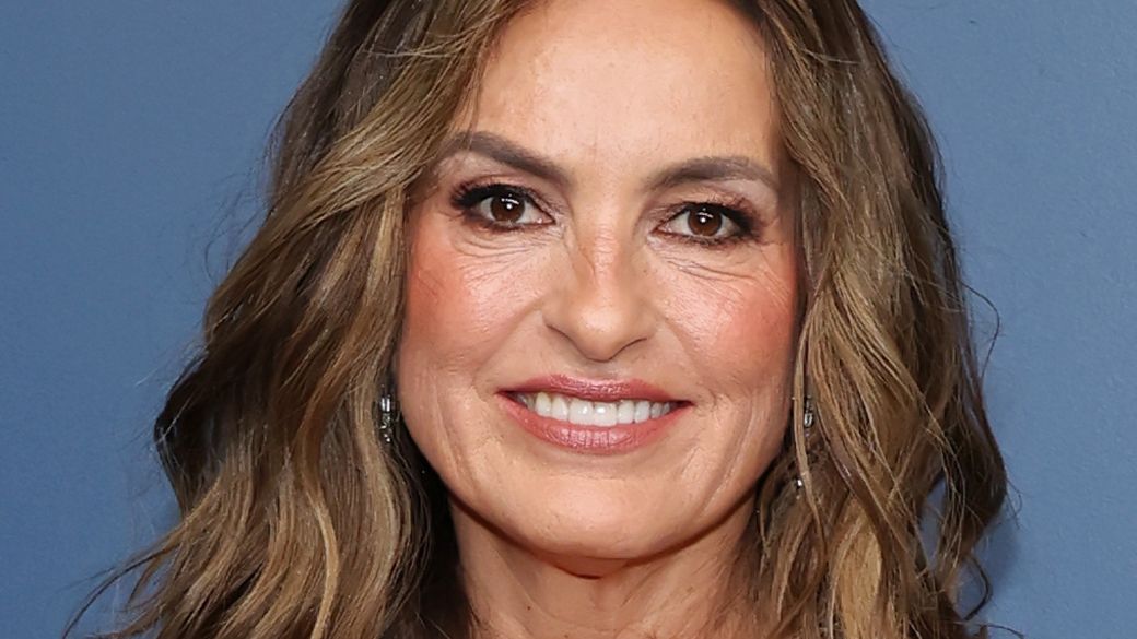 Emmy Host Mariska Hargitay's Hair Paid Tribute to Mom Jayne Mansfield
