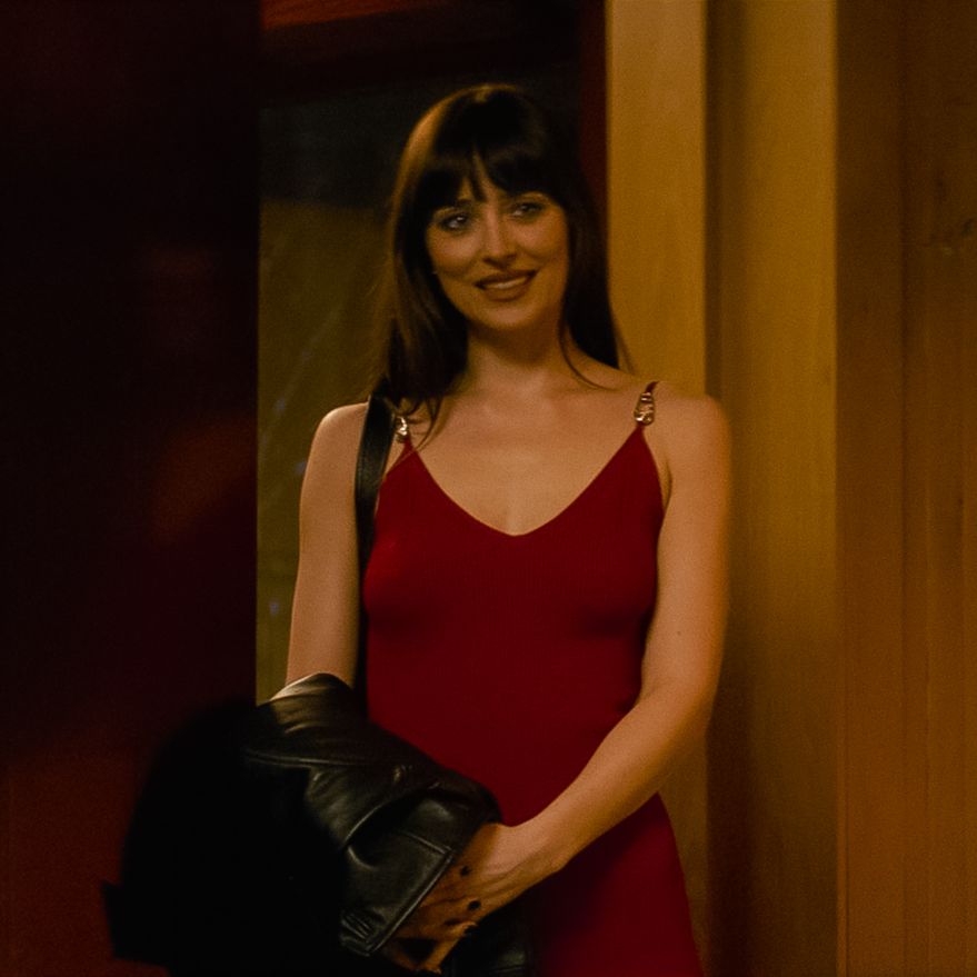 How Verity's Red Lips and Hair Design Foreshadow the Film's Dark Twist
